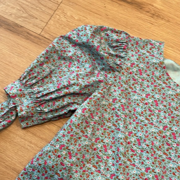 Tuckernuck Hyacinth House Blue Ditsy Floral Fiona Blouse size Small - Picture 6 of 9